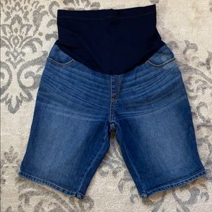 Liz Lange Maternity Jean Shorts Size Medium EUC